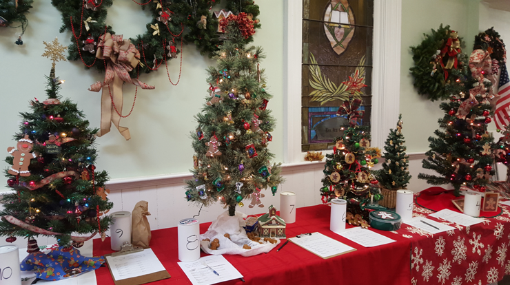 festival-of-trees-display